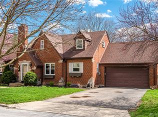400 Spirea Dr, Oakwood, OH 45419