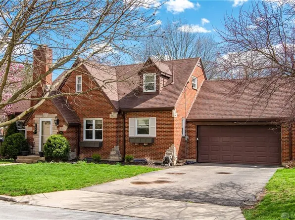 400 Spirea Dr, Oakwood, OH 45419