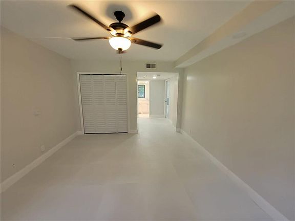 3rd image of 800 E CYPRESS Lane #202