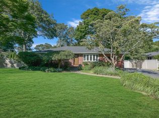 7 Ambrose Ln, Northport, NY 11768