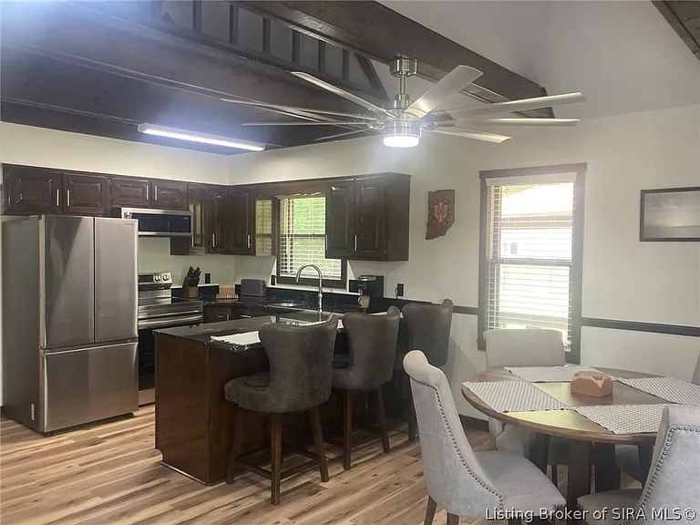 Kitchen & Dining