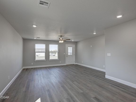 4th image of 2909 Lear St