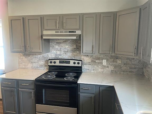 5th image of 936 W Lovers Ln