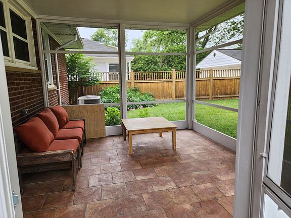 4th image of 2421 Buckingham Ave