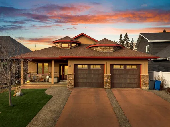 38 S Grove Close, Red Deer, AB T4P 0P4