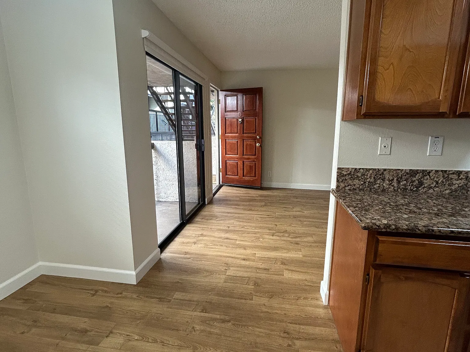 2 bed, 1050 sqft, $2,600 — Photo 2
