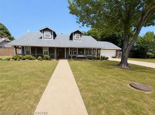 2204 Cardinal Ln, Poteau, OK 74953