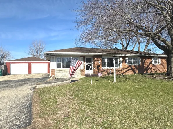 141 Pfitzer Dr, Bradley, IL 60915