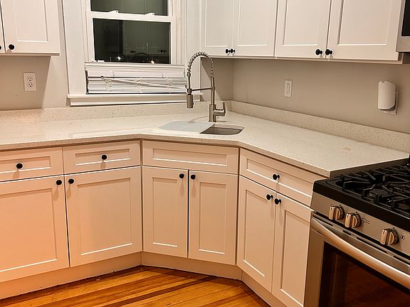 5th image of 180 Irvington St Unit 2
