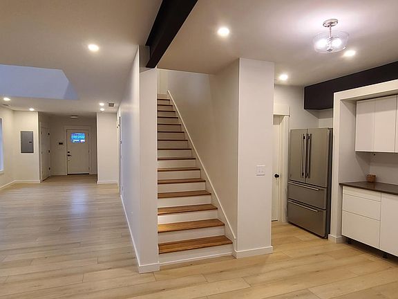2nd image of 500 Lilly Ave
