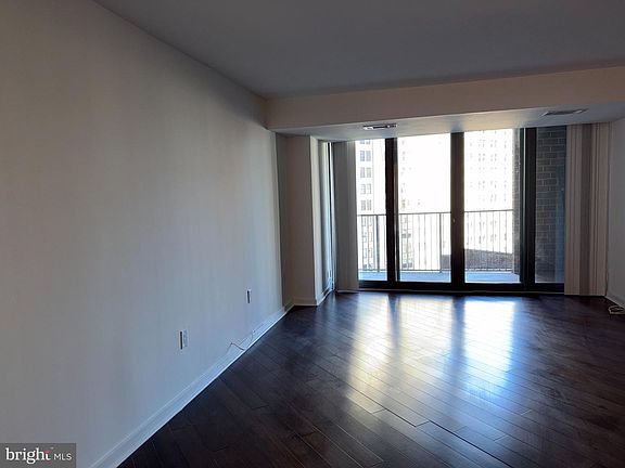 3rd image of 1420 Locust St APT 12K