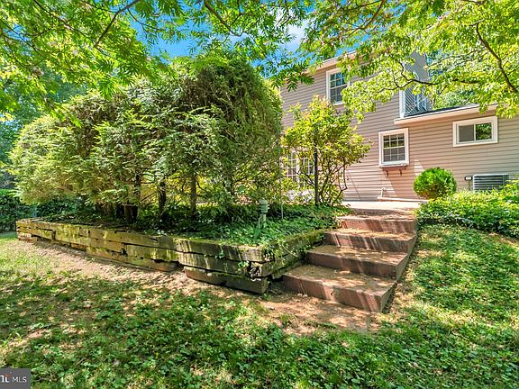 5th image of 2 Lynhaven Ct