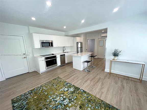 4th image of 1351 Euclid Ave