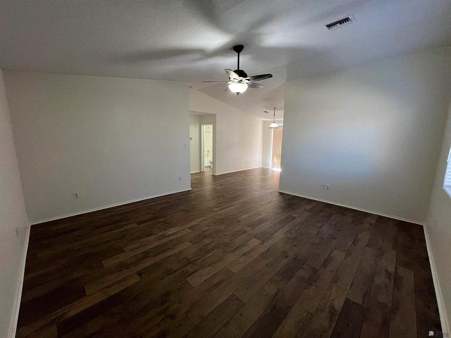3 bed, 2.0 bath, 1218 sqft, $1,500 — Photo 2