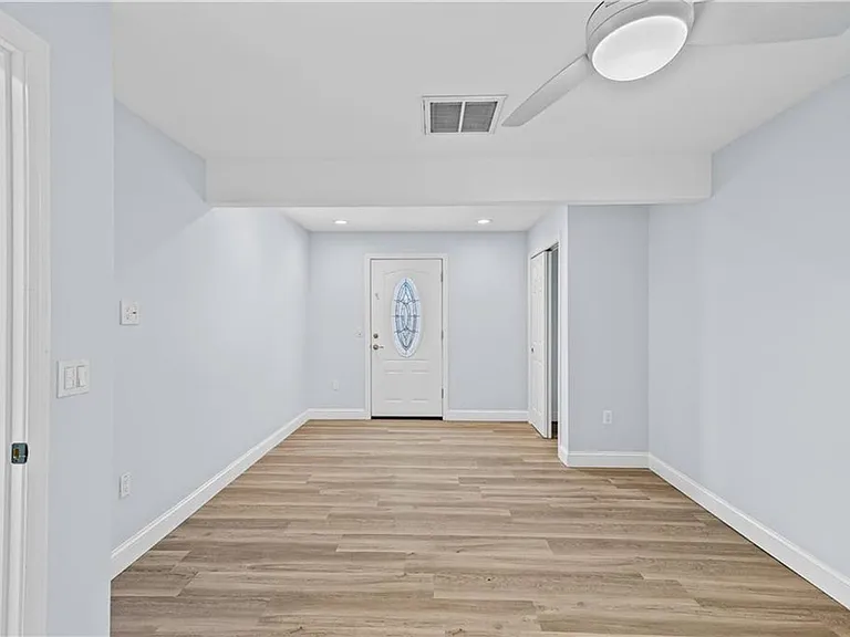 37 Tyndall Ave — Photo 12