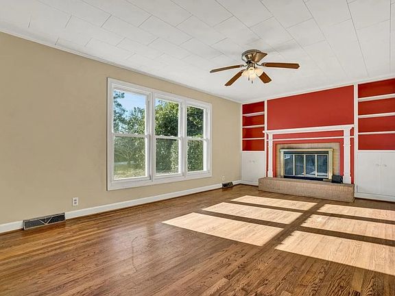 5th image of 301 Dixon St