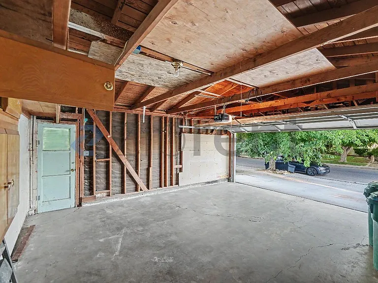 766 E Pillsbury St — Photo 15