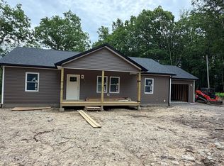 231 Lake Forest Dr, Dingmans Ferry, PA 18328