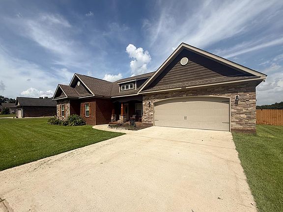 3rd image of 847 Windmill Rd