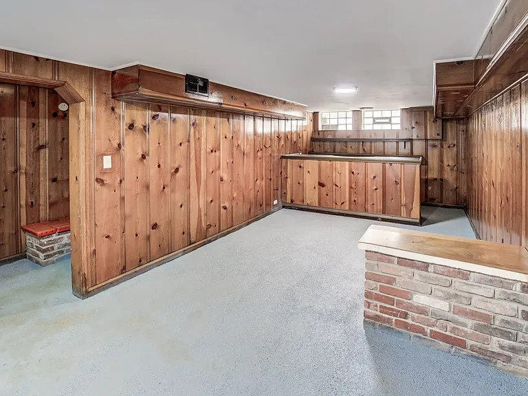 1343 Victory Dr — Photo 29