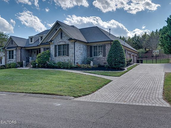 2nd image of 2533 Shady Meadow Ln