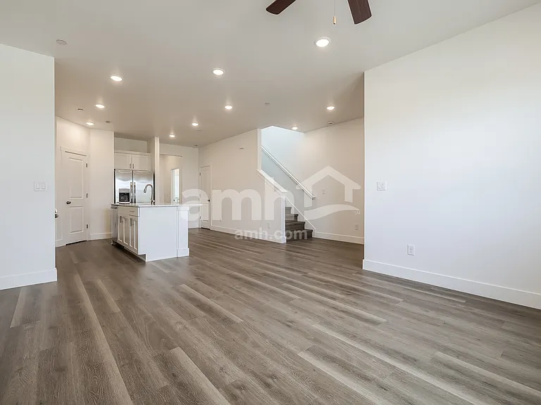 10253 Peoria Pkwy — Photo 5