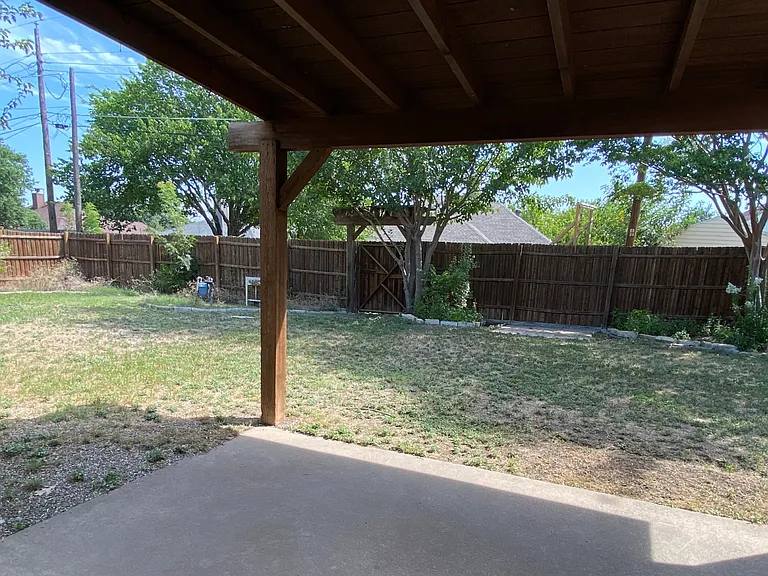 9038 Hillside Dr — Photo 23