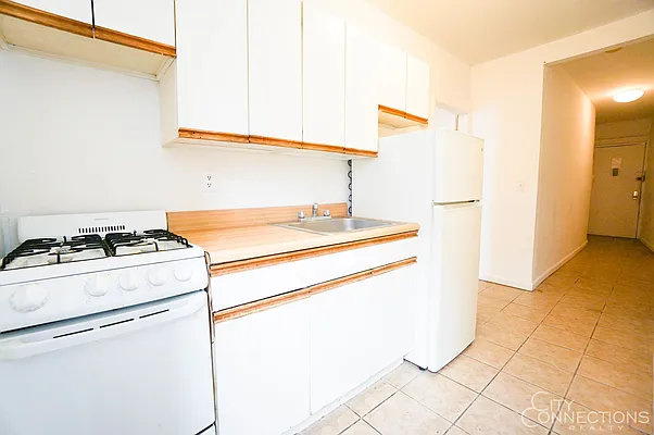 Rented by City Connections Realty | media 9