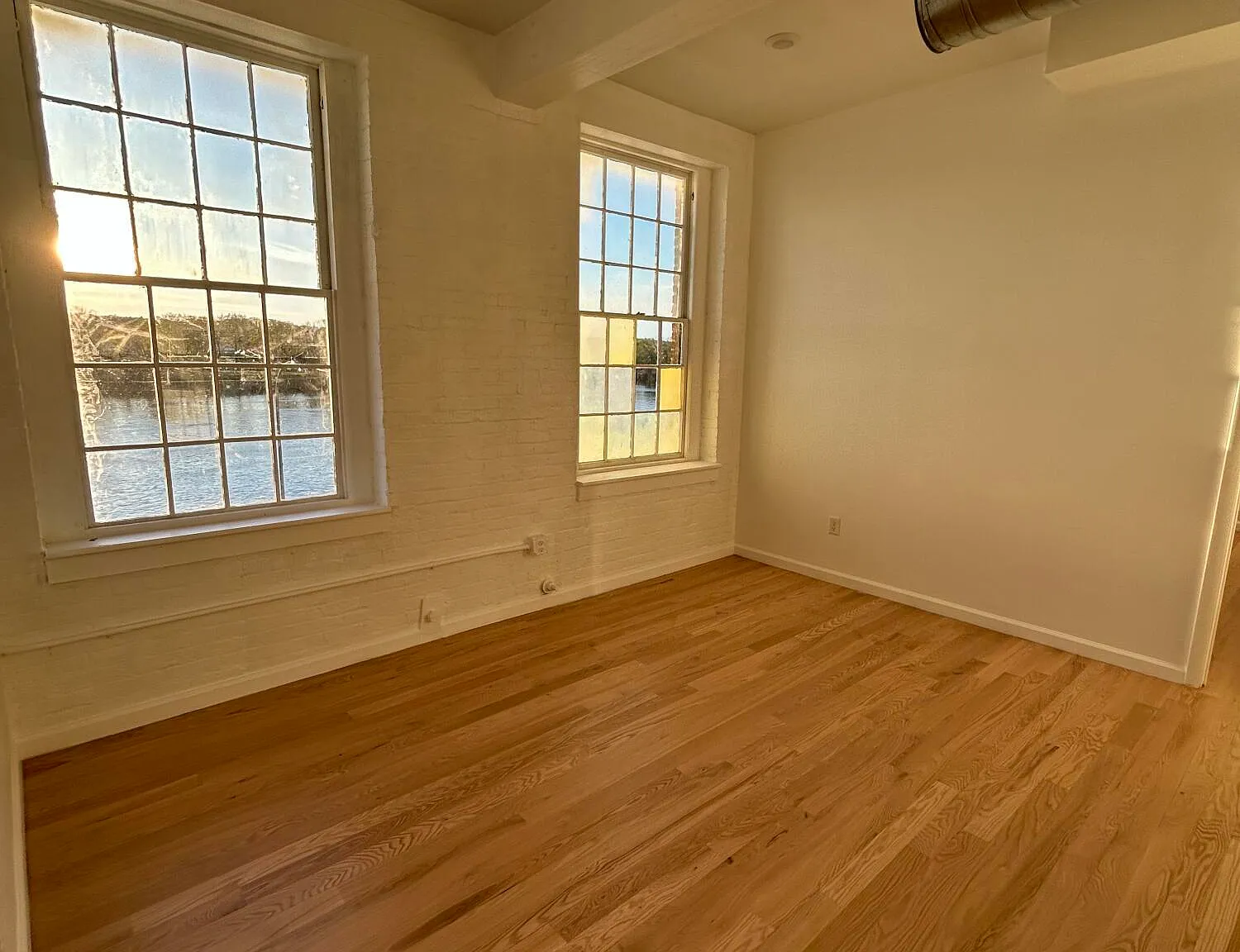2 bed, 808 sqft, $2,100 — Photo 2