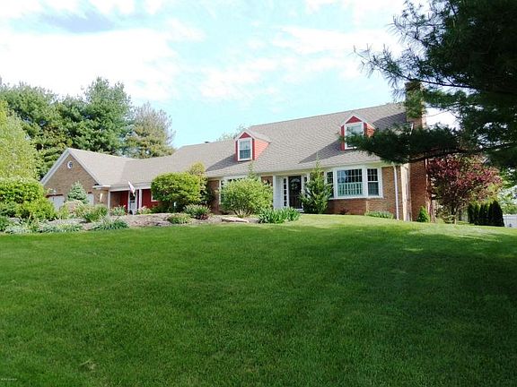 5th image of 56 Beth Ellen Dr