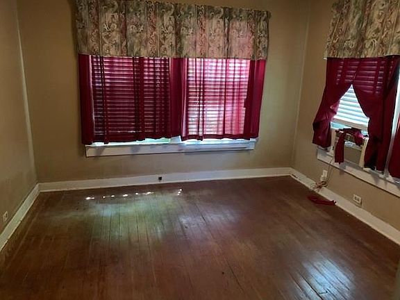 5th image of 127 Desvoignes Rd