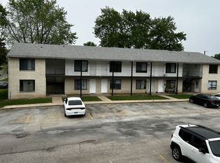 1900 Sheridan Rd APT 7, Pekin, IL 61554