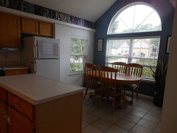 Eat-In Kitchen