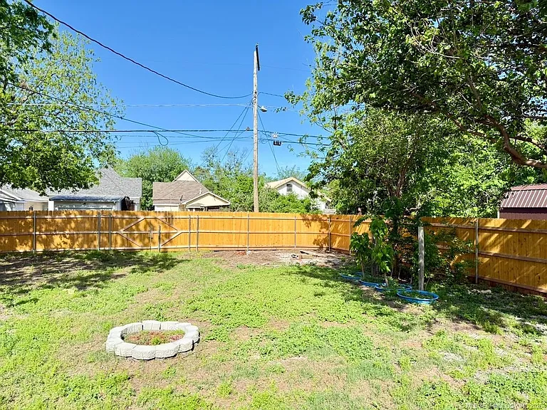 424 N Market Ave — Photo 24