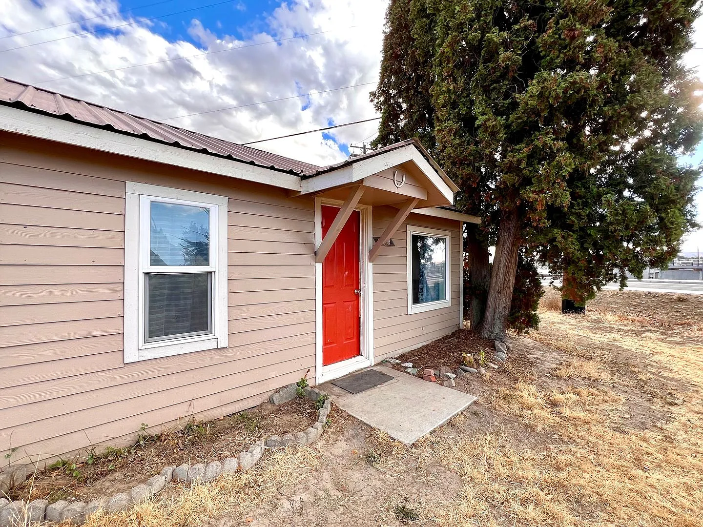 Non-Refundable & Security Deposit Total: $925.00 — Photo 3
