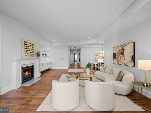 8121 River Rd Unit 423, Bethesda, MD 20817