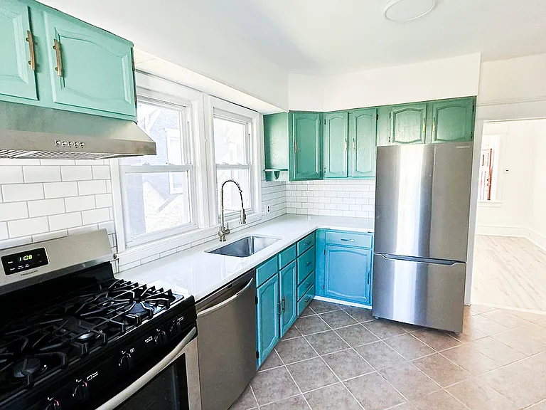 729 Merrick Ave — Photo 4