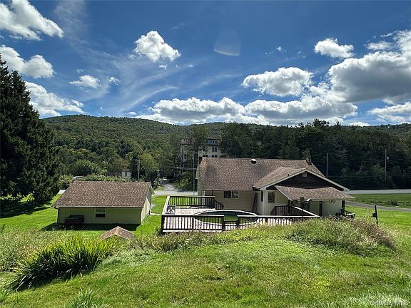 2nd image of 979 DeBruce Road