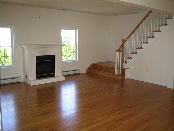 2nd image of 59 Larrabee Ave