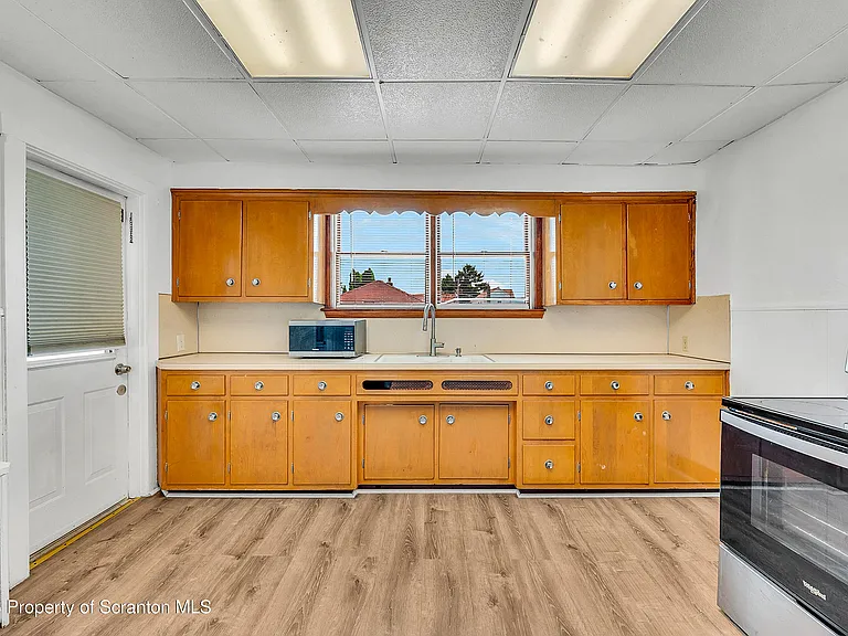 528 S Main St — Photo 14