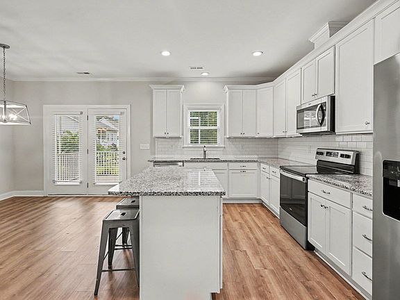 4th image of 213 Massengill St