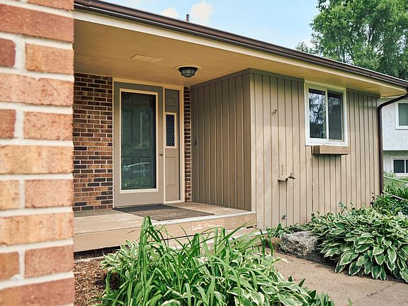 3rd image of 7467 Meadowwood Ct