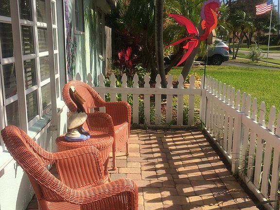 5th image of 817 SE 15th St