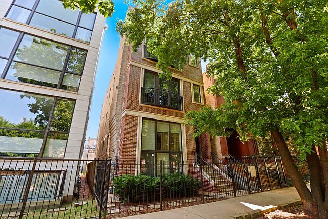 1st image of 1413 N Artesian Ave #3