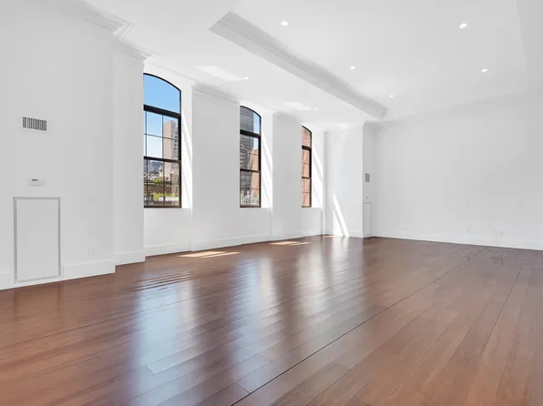 351 East 51st Street LOFT6E image 2 of 10