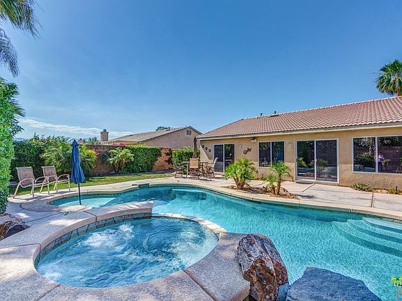 5th image of 81432 Avenida Esmeralda