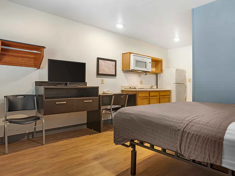 Studio Suite - 1 Queen Bed