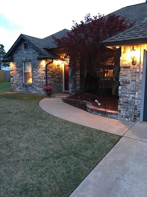 1st image of 136 SW 133rd St