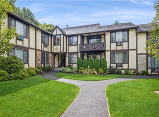 8 Foxwood Dr APT 3, Pleasantville, NY 10570