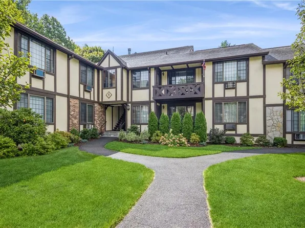 8 Foxwood Drive #3, Pleasantville, NY 10570